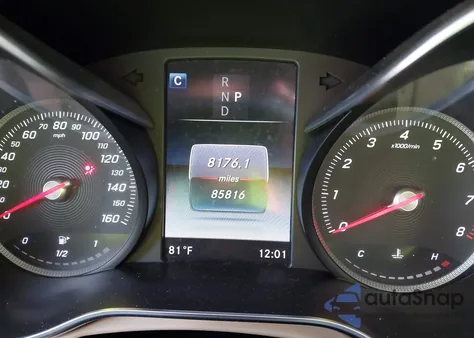 2018 Mercedes-Benz C 300 z USA, uszkodzony, nr VIN 55SWF4JB0JU274929